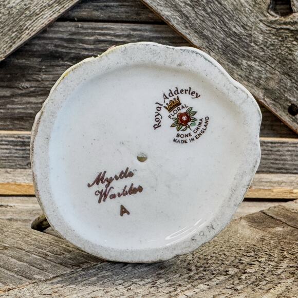 Royal Adderley Floral, Bone China Figurine of Myrtle Warbler & Ornate Flowers - Picture 10 of 10